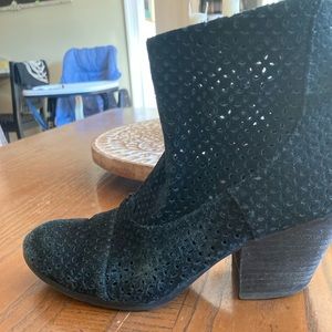 Aerosole black suede booties